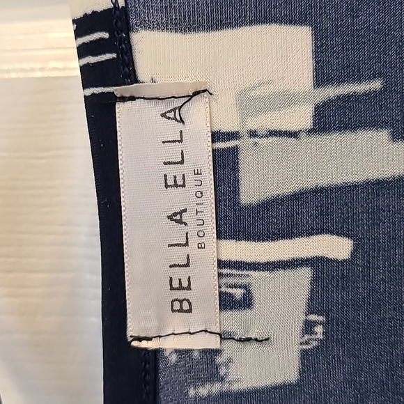 Beautiful Wrap dress -never worn - Picture 4 of 4